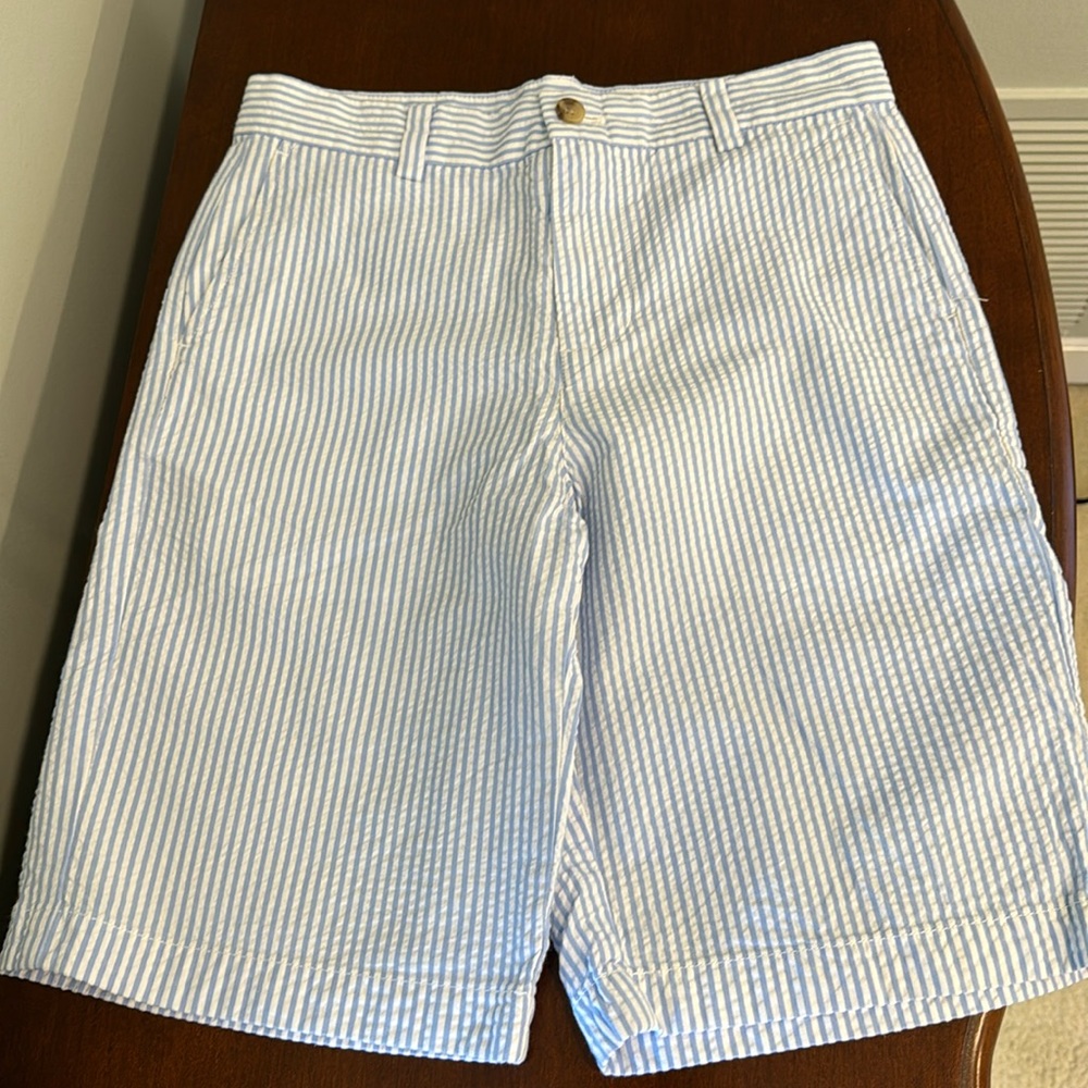 Vineyard Vines boys seersucker shorts size 12. Excellent condition.